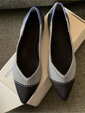 Rothy’s Grey Mist Captoe pointy flats black and white with blue trim 7.5 8 w/box
